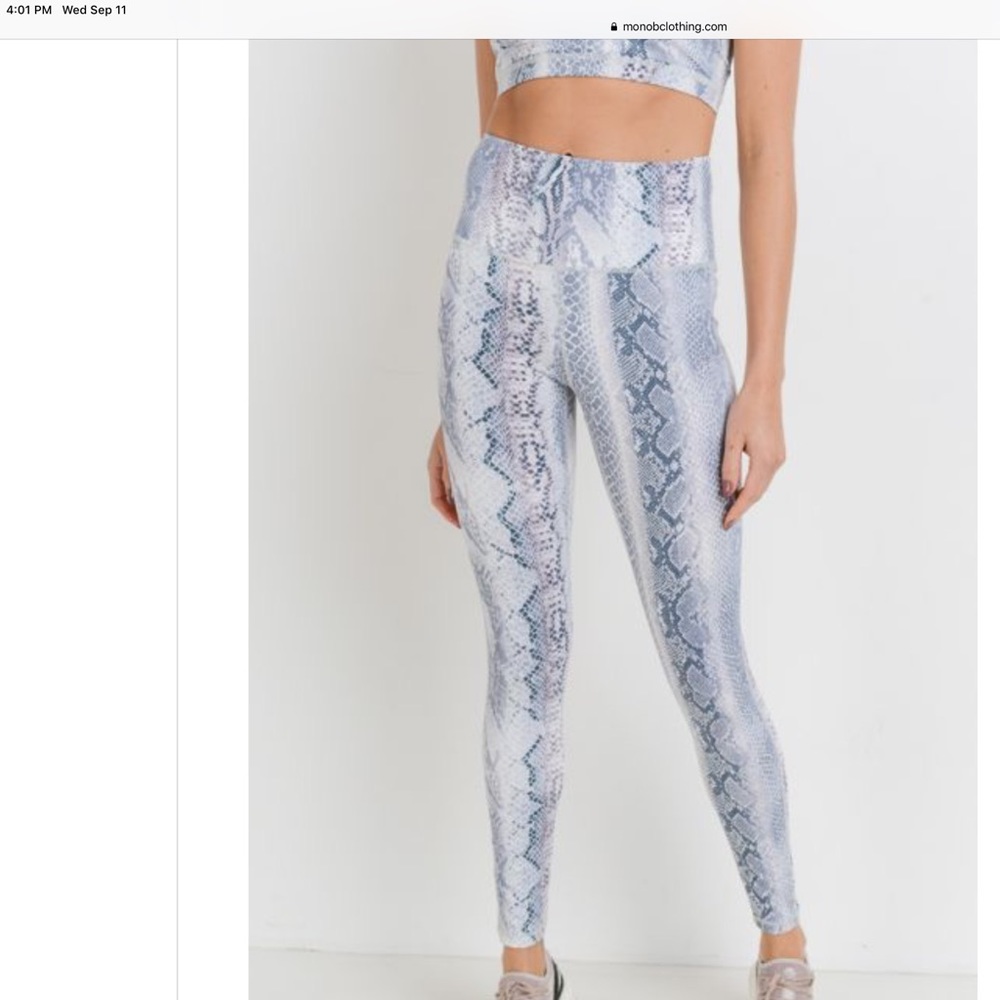Snake print leggings